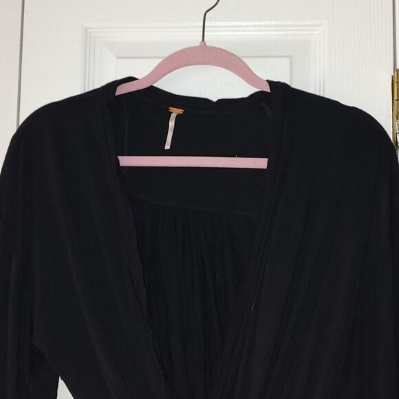 FREE PEOPLE Bell Sleeve "That's A Wrap" Crop Black Top Sz XS - Picture 3 of 11